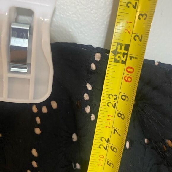 Talbots Women’s Black Eyelet‎ Skirt size 8  knee length cotton ( has small rip) - Picture 4 of 6